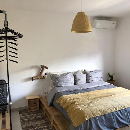 Midcentury Modern 1 Bedroom In 地拉那